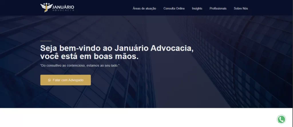 Site responsivo do Januário Advocacia em desktop e smartphone, design jurídico moderno
